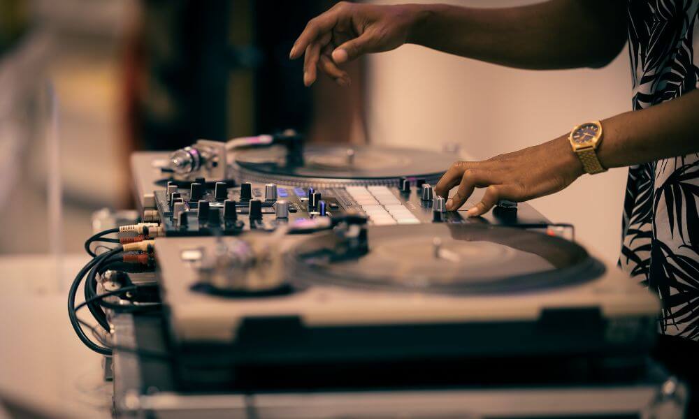 What Types of Corporate Events Benefit from Hiring a DJ?